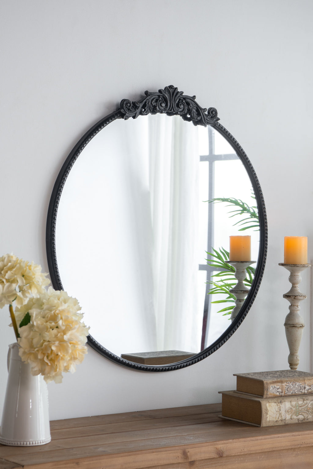 Classic Design Mirror with Round Shape and Baroque Inspired Frame