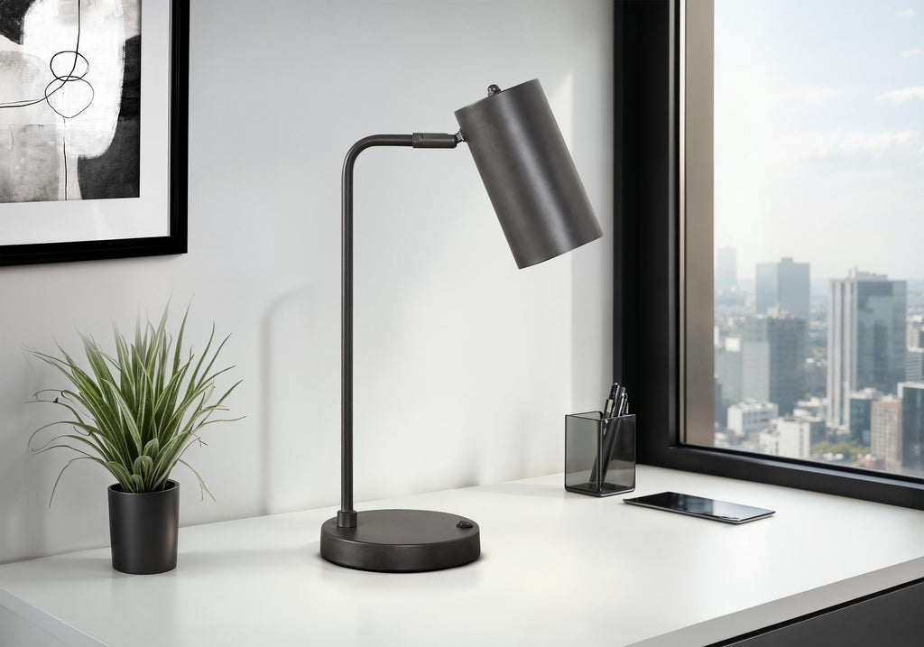 18" Table Lamp with USB Port