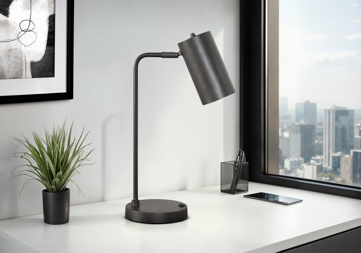18" Table Lamp with USB Port