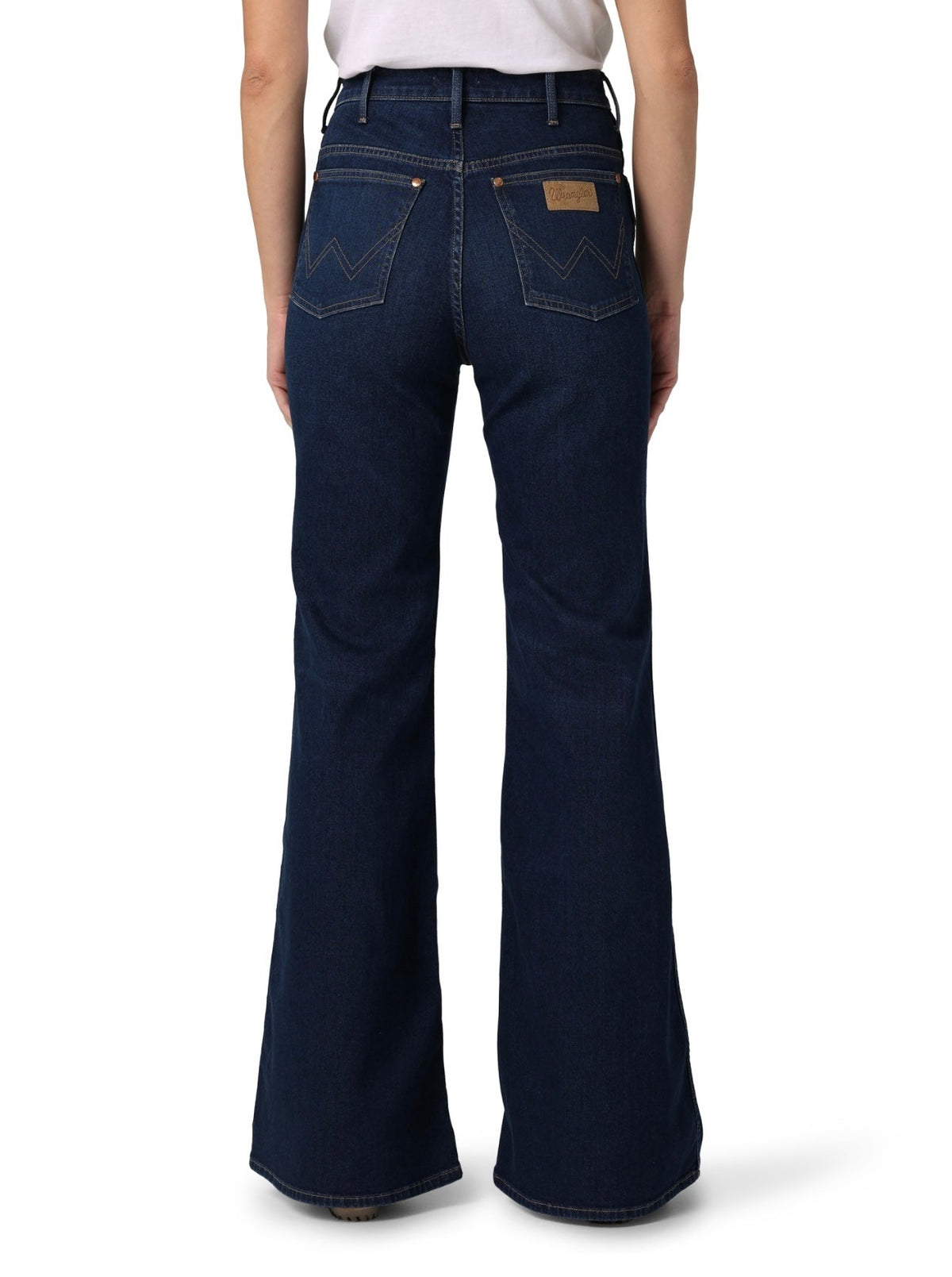 The Wrangler Wanderer 622 Dark Wash Flares