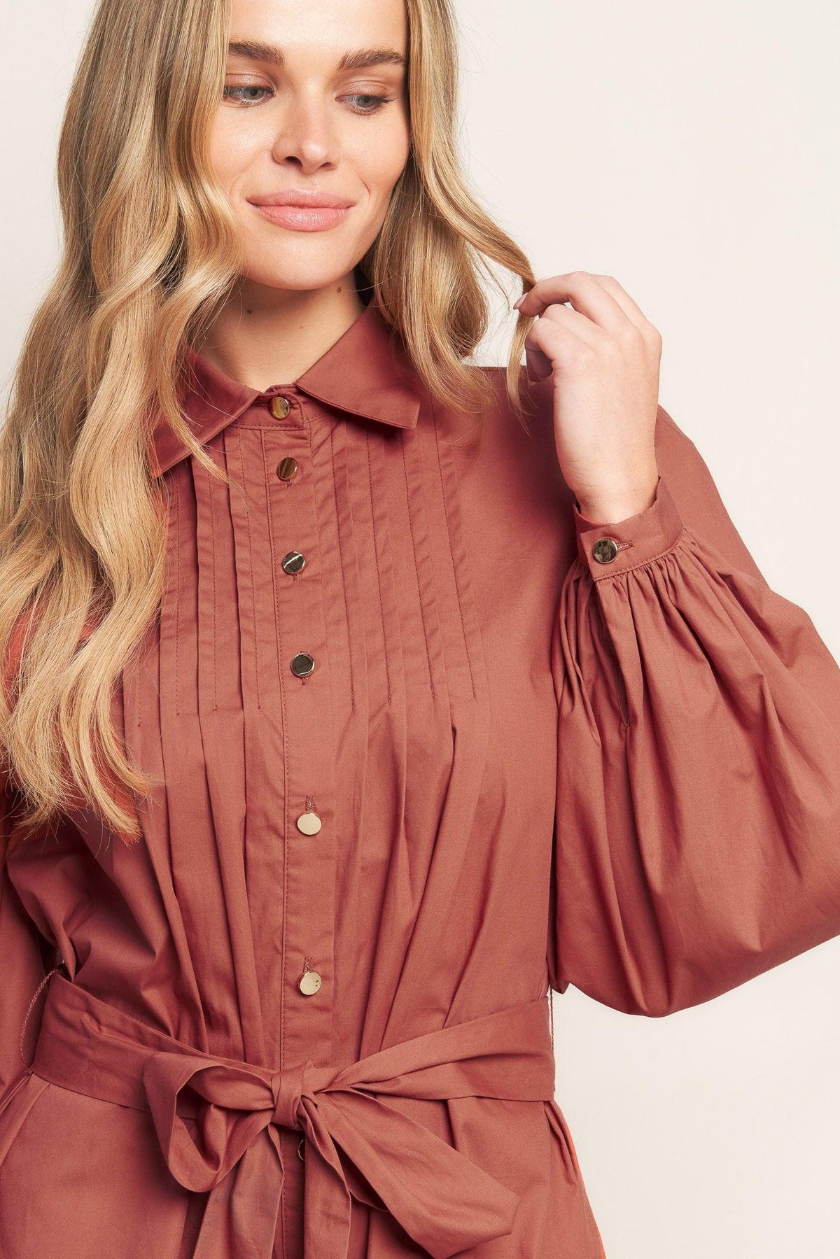 AESTHETIC POSE WOVEN MINI DRESS