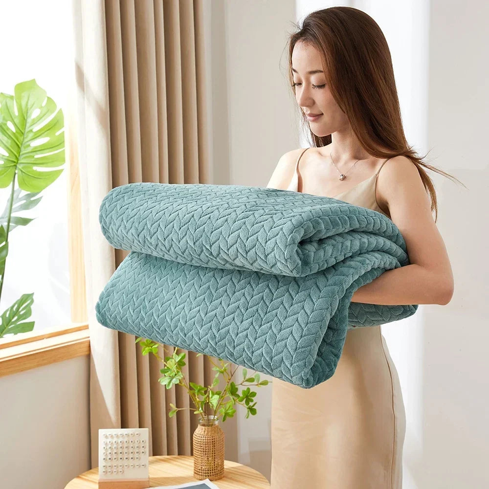 Fluffy Coral Velvet Blanket Flannel Plush Comfortable Thickened and Warm Soft Sofa Throw Blanket for Air-Conditioned Room Luxury