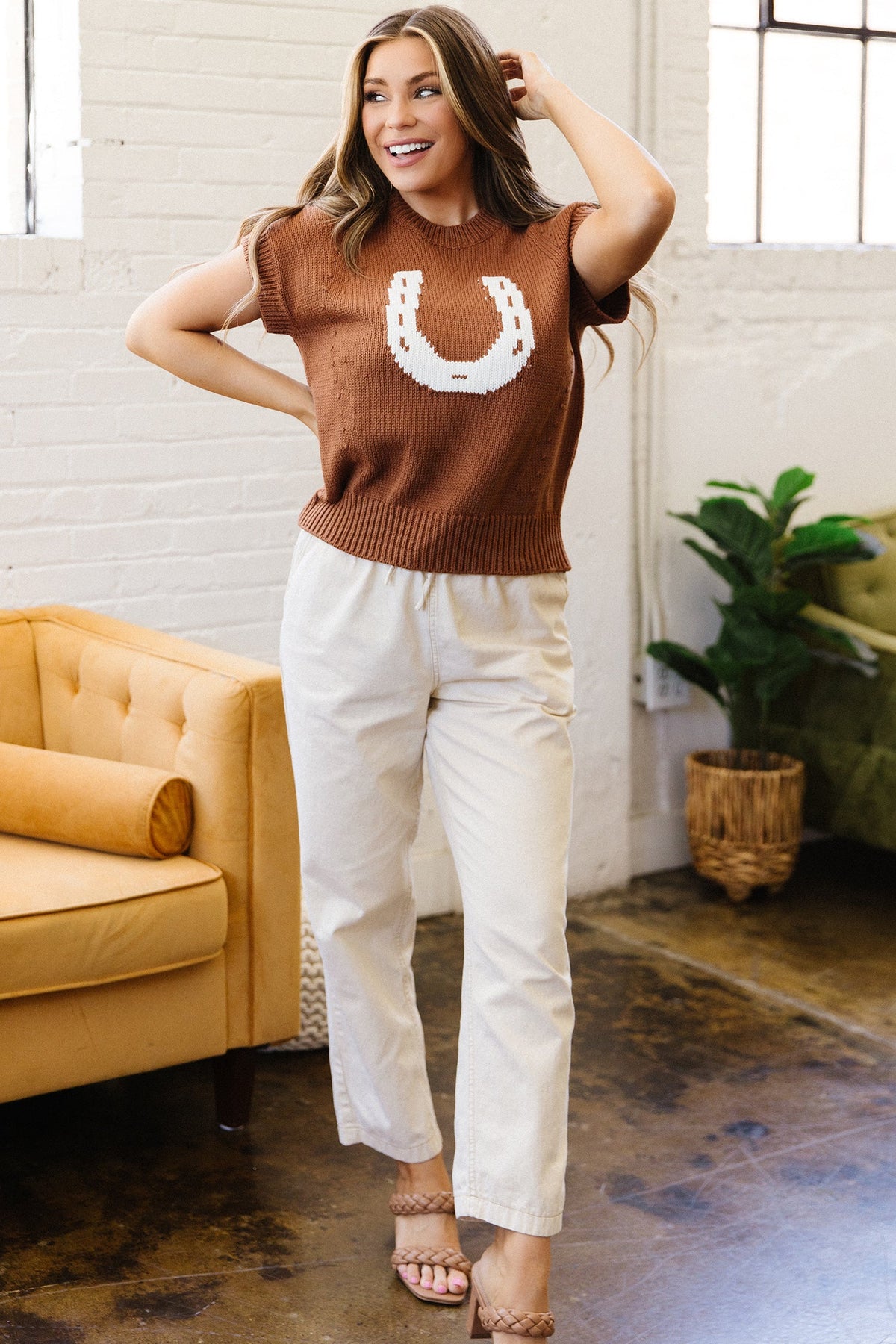 Chestnut Western Horseshoe Pattern Short Sleeve Knit Sweater