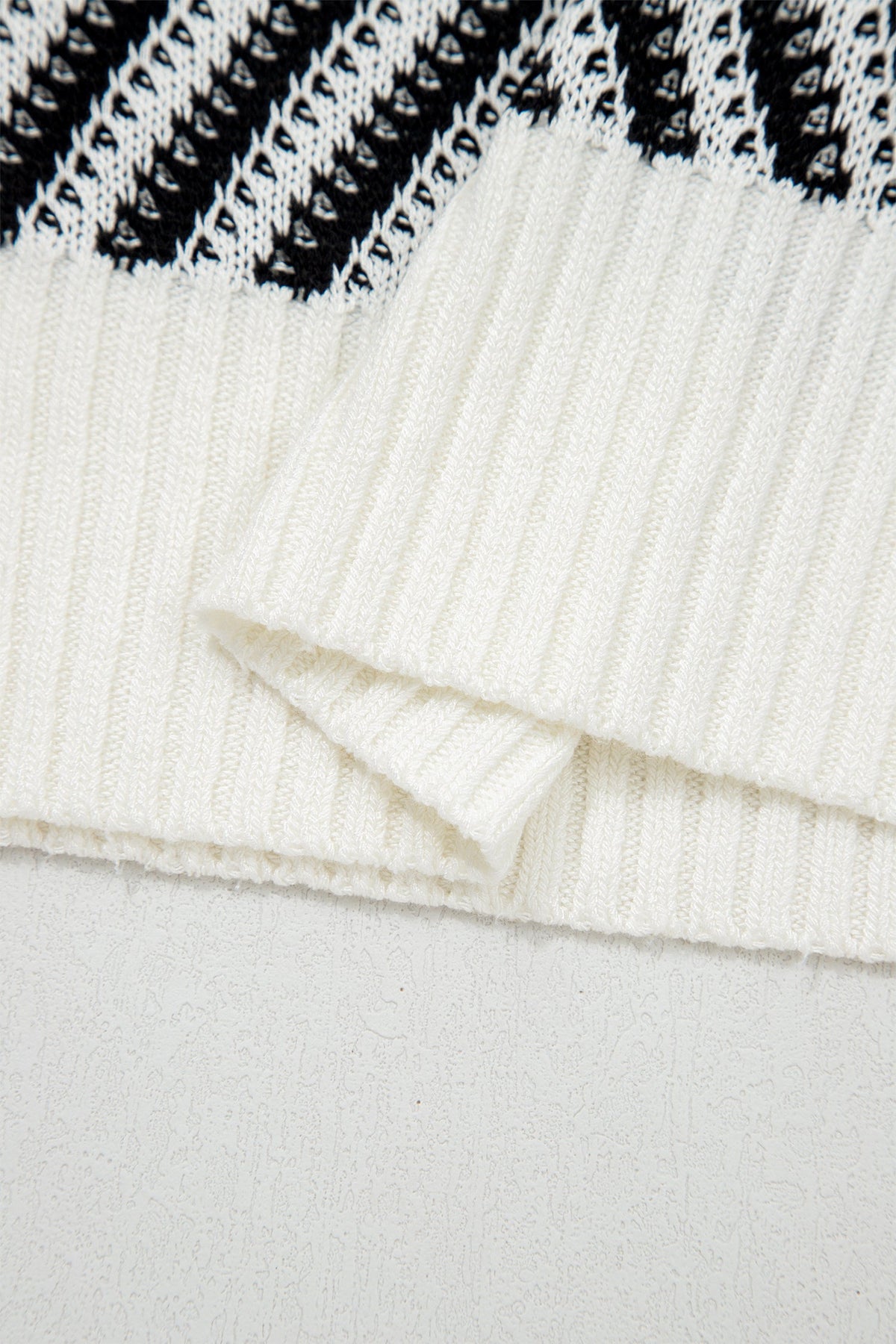 Chevron Contrast V-Neck Sleeveless Sweater Top