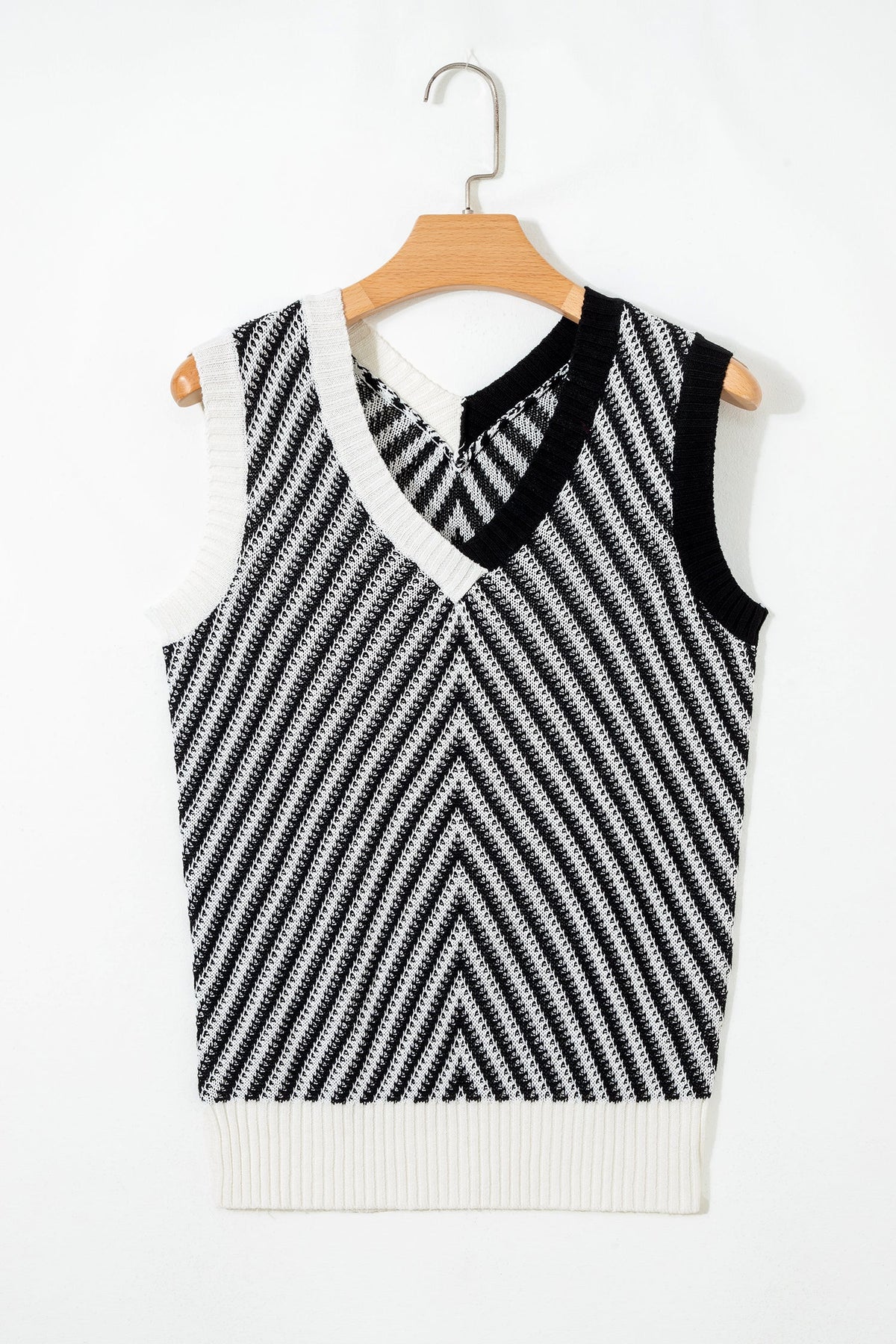 Chevron Contrast V-Neck Sleeveless Sweater Top