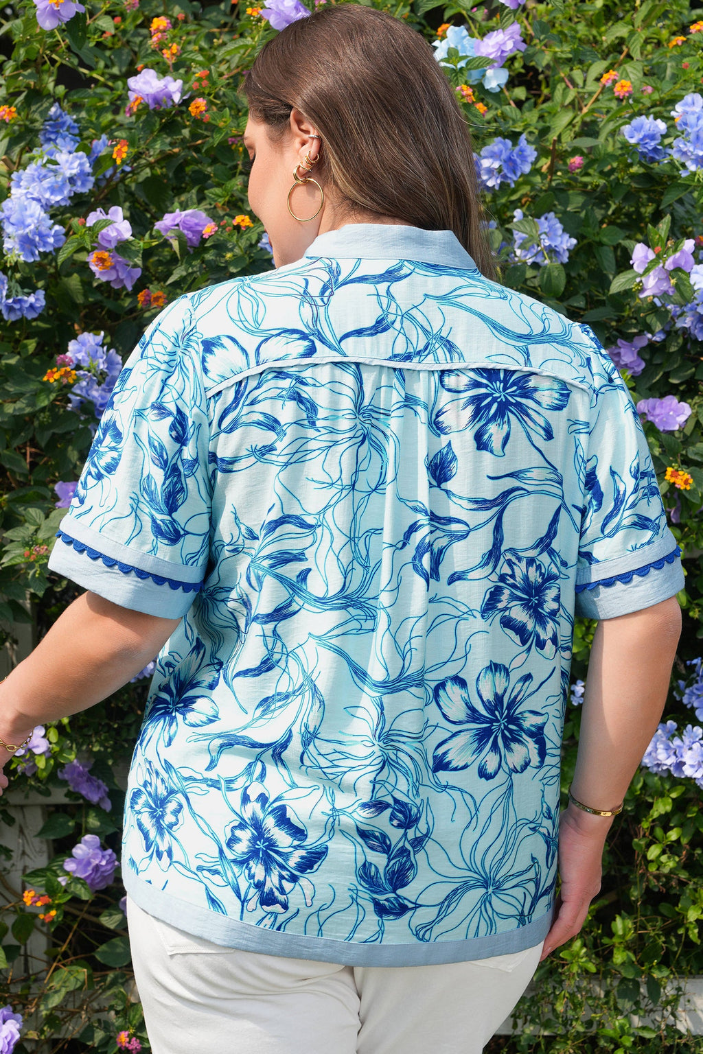 Plus Size Scallop Trim Floral Short Sleeve Blouse