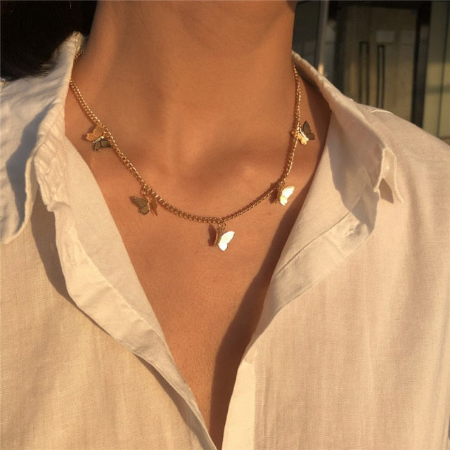 29 stylish Gold necklace on neck Gold chain Women's jewelry layered accesories