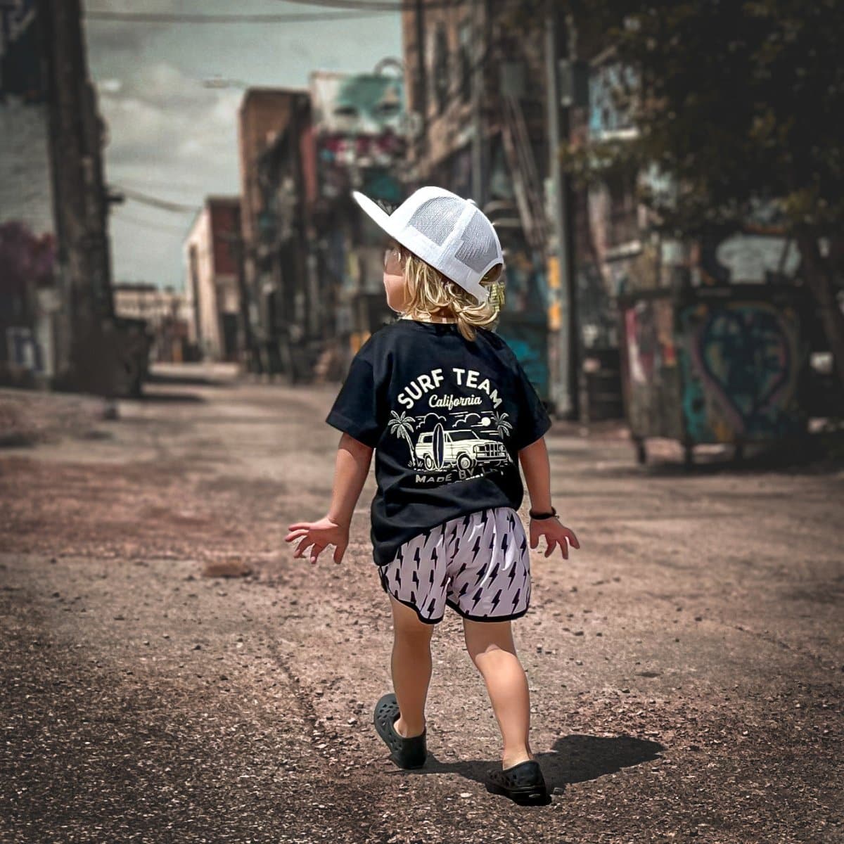 THE SURF TEAM TEE - BLACK